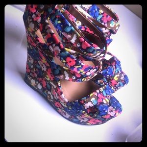 Floral wedges